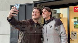 FOTO PALERMO, Filippo Ranocchia: selfie e autografi con tifosi del Palermo (Gallery)