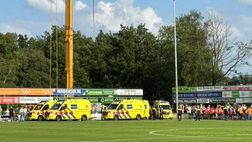 Twente, la coreografia crolla sui tifosi: dieci feriti