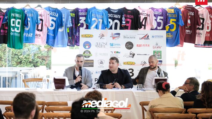 Palermo Football Conference: Igli Tare premia Rino Foschi con riconoscimento alla carriera Palermo Football Conference: Igli Tare premia Rino Foschi con riconoscimento alla carriera - immagine 1