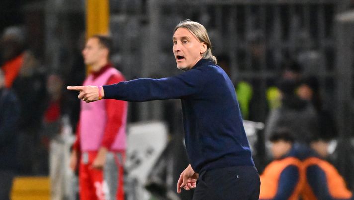 CREMONA, ITALY - MARCH 16: Coach Davide Nicola of US Cremonese reacts during the Serie A match between US Cremonese and ACF Fiorentina at Stadio Giovanni Zini on March 16, 2026 in Cremona, Italy. (Photo by Marco M. Mantovani/Getty Images) Nicola: “Capisco i tifosi, ma in questo momento bisogna rimanere uniti” - immagine 1