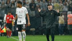 Rigore al 99′ nel derby alvinegro! Pareggio Santos e urlo Corinthians “Andremo in Federazione!”