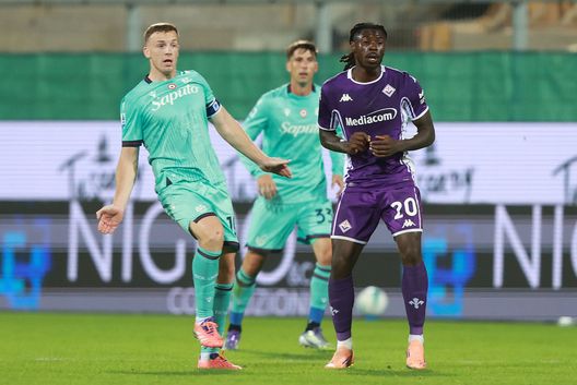FLORENCE, ITALY - OCTOBER 26: Juan Miranda of Bologna FC 1909 and Moise Kean of ACF Fiorentina reacts during the Serie A match between ACF Fiorentina and Bologna FC 1909 at Artemio Franchi on October 26, 2025 in Florence, Italy. (Photo by Gabriele Maltinti/Getty Images)