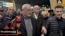 VIDEO – Ranieri travolto dall’amore dei tifosi: accoglienza da “Sir” a Fiumicino