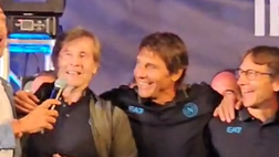 Conte, lo staff e la squadra cantano “‘O surdato ‘nnamurato” insieme ai tifosi