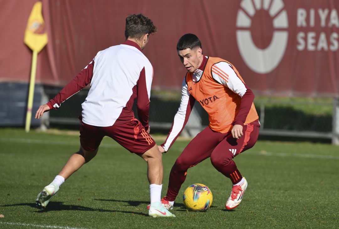 Roma in campo per preparare la sfida con il Genoa – FOTOGALLERY - immagine 7