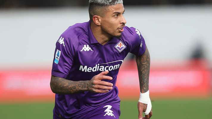 FLORENCE, ITALY - JANUARY 19: Domilson Cordeiro dos Santos known as Dodo of ACF Fiorentina in action during the Serie A match between Fiorentina and Torino at Stadio Artemio Franchi on January 19, 2025 in Florence, Italy. (Photo by Gabriele Maltinti/Getty Images) Dodò
