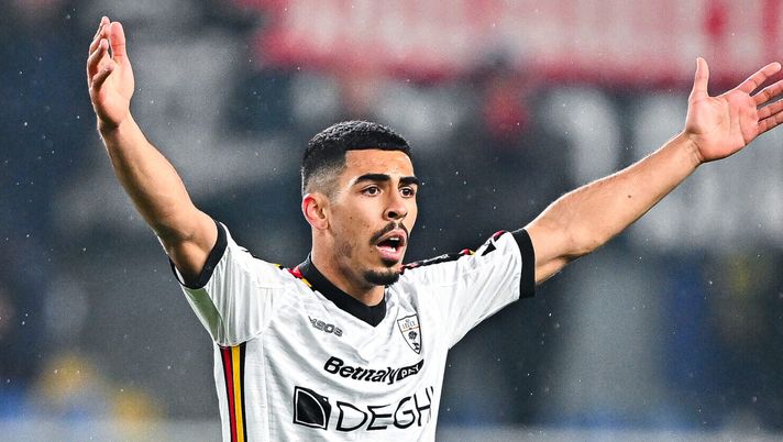 GENOA, ITALY - MARCH 14: Danilo Veiga of Lecce reacts during the Serie A match between Genoa and Lecce at Stadio Luigi Ferraris on March 14, 2025 in Genoa, Italy. (Photo by Simone Arveda/Getty Images) Lecce, Veiga: “Chiediamo scusa ai tifosi per la sconfitta. Dovevamo fare meglio” - immagine 1