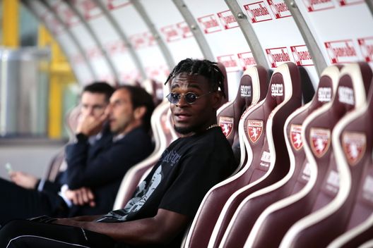 TURIN, ITALY - MAY 02: Duvan Zapata of Torino looks on prior to the Serie A match between Torino and Venezia at Stadio Olimpico di Torino on May 02, 2025 in Turin, Italy. Photo: Nderim Kaceli
