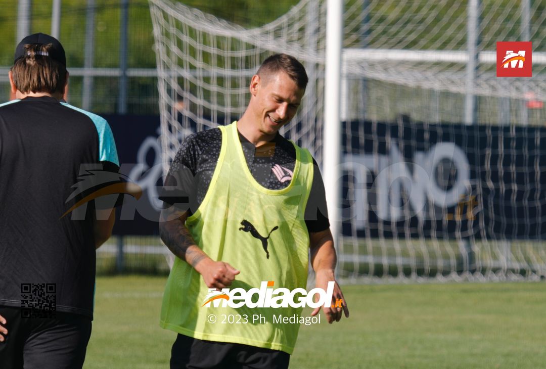 FOTO Ritiro Palermo, day 5 a Ronzone: sorrisi e tattica, presente Bigon (Gallery) - immagine 53