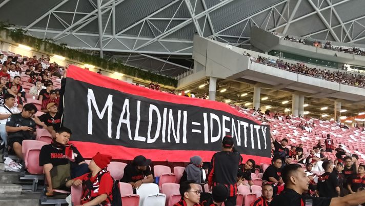 maldini-identity-striscione--milan-club-singapore-emozioni-rossoneri