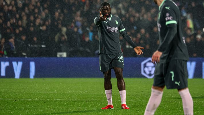 ROTTERDAM, NETHERLANDS - FEBRUARY 12: Youssouf Fofana of AC Milan gestures during the UEFA Champions League 2024/25 League Knockout Play-off first leg match between Feyenoord and AC Milan at Stadion Feijenoord (De Kuip) on February 12, 2025 in Rotterdam, Netherlands. (Photo by Giuseppe Cottini/AC Milan via Getty Images) Milan rovescio medaglia