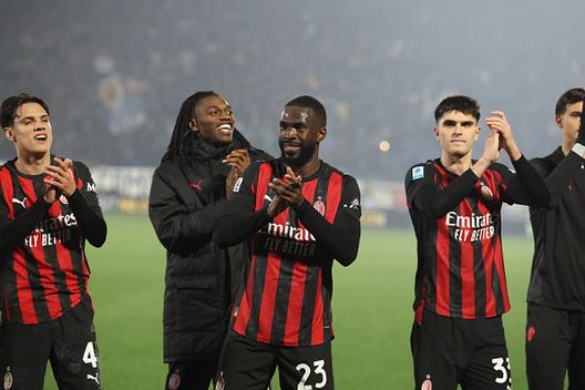 finale-rovente-a-como-leao-coinvolto-e-partecipe-allegri-lo-calma