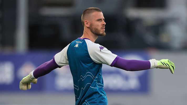 FLORENCE, ITALY - MAY 22: David de Gea of ACF Fiorentina in action during warm-up prior to the Coppa Italia match between of ACF Fiorentina and of Como 1907 during the Serie A match between ACF Fiorentina and Atalanta BC at Artemio Franchi on May 22, 2026 in Florence, Italy. (Photo by Gabriele Maltinti/Getty Images) Sondaggio VN – Portieri, chi terreste anche la prossima stagione? - immagine 1