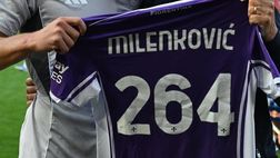 FOTO – Milenkovic con la maglia viola di quest’anno e il numero… 264