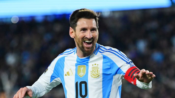 BUENOS AIRES, ARGENTINA - SEPTEMBER 04: Lionel Messi of Argentina celebrates after scoring the team's third goal during the South American FIFA World Cup 2026 Qualifier match between Argentina and Venezuela at Estadio Más Monumental Antonio Vespucio Liberti on September 04, 2025 in Buenos Aires, Argentina. (Photo by Marcelo Endelli/Getty Images) Messi Elche