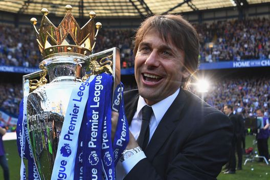Londra, Inghilterra - 21 maggio 2017: Antonio Conte col trofeo della Premier League. (Foto di Michael Regan/Getty Images) Mondiale per Club: Chelsea, i campioni della Conference League- immagine 4