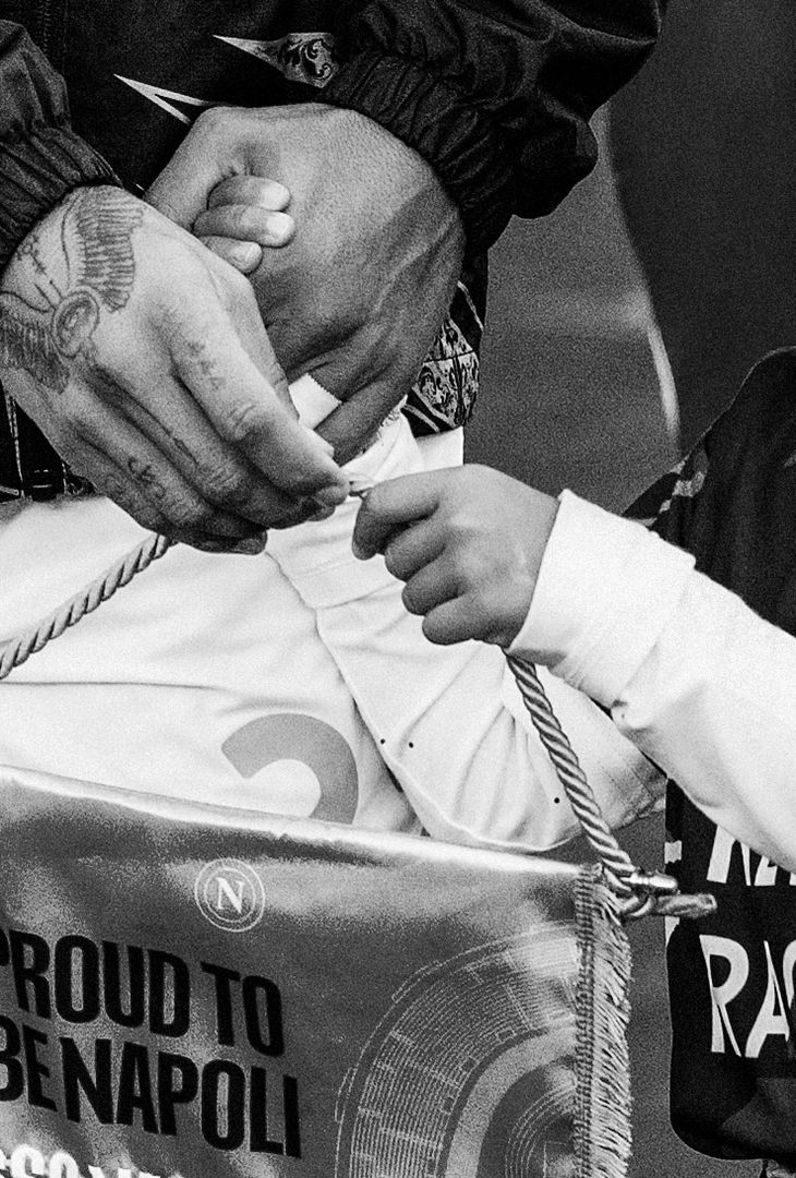 La tenacia del Napoli di Conte: i suggestivi scatti in bianco e nero – LA GALLERY - immagine 18