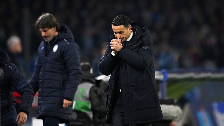 NAPLES, ITALY - NOVEMBER 22: Raffaele Palladino Atalanta BC head coach during the Serie A match between SSC Napoli and Atalanta BC at Stadio Diego Armando Maradona on November 22, 2025 in Naples, Italy. (Photo by Francesco Pecoraro/Getty Images) Ferrari: “Palladino mai una possibilità. Rinnovi? Mandragora fatto, Dodò speriamo” - immagine 1