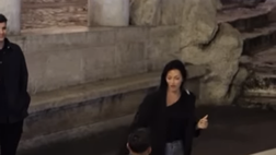 VIDEO – Dybala chiede a Oriana di sposarlo a Fontana di Trevi. Paredes filma tutto