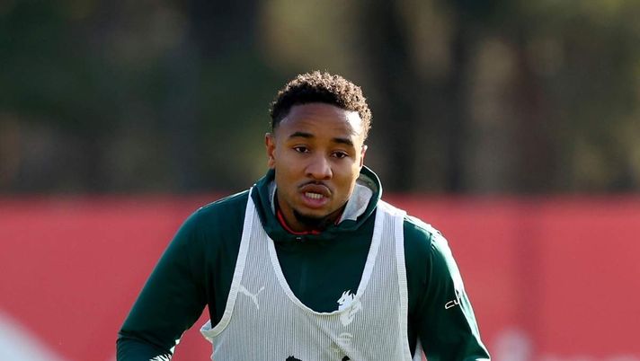 Christopher Nkunku (attaccante AC Milan), qui durante una seduta di allenamento con i rossoneri a Milanello | Milan News (Getty Images) Nkunku, respinto qualsiasi assalto del Fenerbahce. E in estate ...