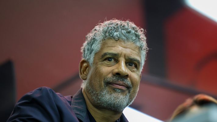 Frank Rijkaard, ex calciatroe del Milan | Getty Images Lo Bello su Milan-Verona del ’90: “Rijkaard mi insultò e mi sputò, non potevo…” - immagine 1