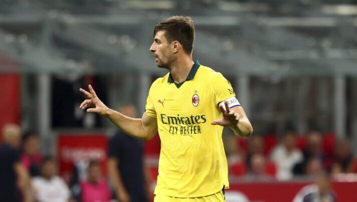 MILAN, ITALY - SEPTEMBER 14: Matteo Gabbia of AC Milan gestures during the Serie A match between AC Milan and Bologna FC 1909 at Giuseppe Meazza Stadium on September 14, 2025 in Milan, Italy. (Photo by Giuseppe Cottini/AC Milan via Getty Images) Gabbia: “Ecco chi avrebbe tirato il rigore col Bologna! Nkunku fortissimo, su Modric…” - immagine 1