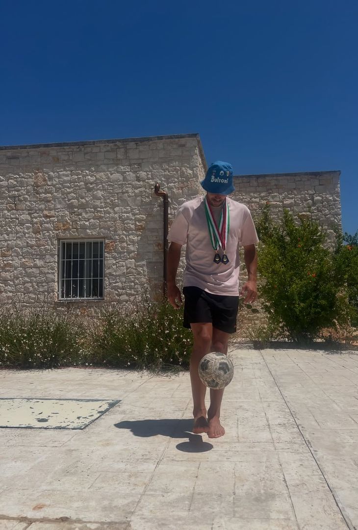 Simeone, nuovo look per le vacanze dopo lo Scudetto vinto - LA FOTOGALLERY