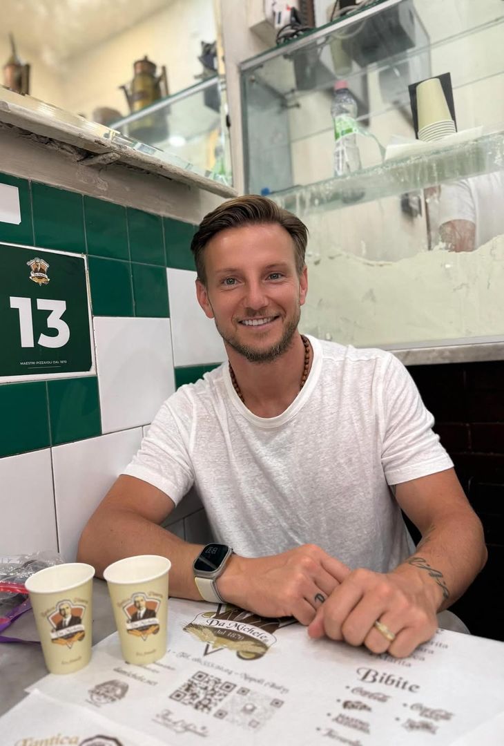 Rakitic ha gustato la pizza da Michele