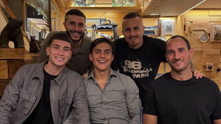 Dybala festeggia i 31 anni a cena con i compagni. E spuntano gli auguri di Matic Dybala festeggia i 31 anni a cena con i compagni. E spuntano gli auguri di Matic - immagine 1