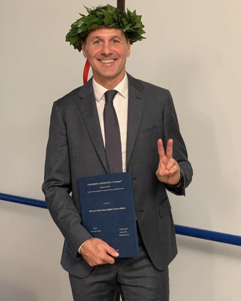 FOTO – Ex viola, Gobbi diventa dottore. Si laurea a 43 anni FOTO – Ex viola, Gobbi diventa dottore. Si laurea a 43 anni - immagine 1