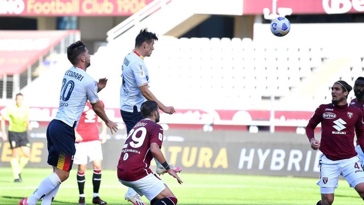 TURIN, ITALY - OCTOBER 28: Mariusz Stepinski (C) of US Lecce scores the opening goal during the Coppa Italia match between Torino FC and US Lecce at Stadio Olimpico Grande Torino on October 28, 2020 in Turin, Italy. (Photo by Valerio Pennicino/Getty Images) Coppa Italia, Torino-Lecce 1-1: Lyanco risponde a Stepinski, parità all’intervallo - immagine 1