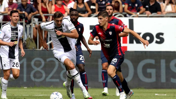 CAGLIARI, ITALY - SEPTEMBER 17: Matteo Prati of Cagliari in action during the Serie A TIM match between Cagliari Calcio and Udinese Calcio at Sardegna Arena on September 17, 2023 in Cagliari, Italy. (Photo by Enrico Locci/Getty Images) La Roma sposa la linea verde - immagine 1