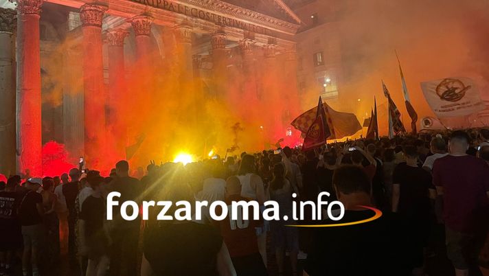Roma si tinge di giallorosso: l’altra notte festa dei tifosi in centro - immagine 1