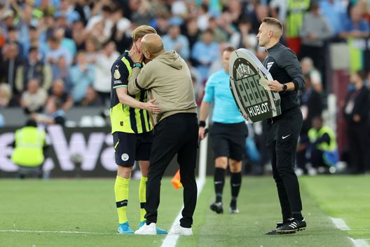Carragher sul City: 'Penso ci siano problemi tra Guardiola e De Bruyne'