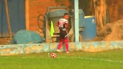 VIDEO / Clamoroso in Perù: espulso perché ha urinato a bordocampo