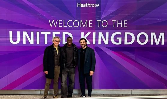 Kayode è arrivato a Londra. Ad attenderlo c’è subito il viola kayode