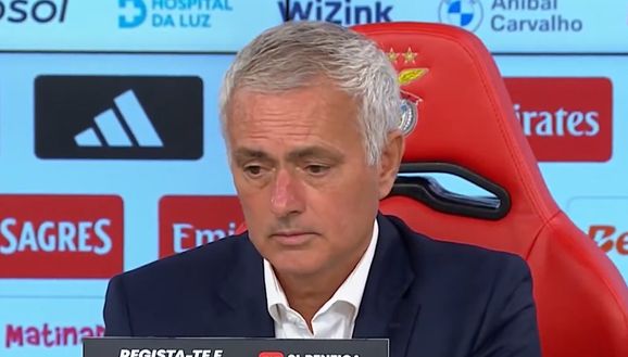 VIDEO – Porto-Benfica finisce 0-0 ma a Mourinho lanciano di tutto. La sua reazione- immagine 2