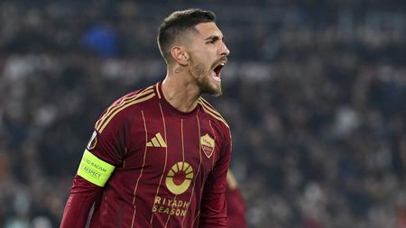 ROME, ITALY - DECEMBER 12: AS Roma player Lorenzo Pellegrini celebrates during the the UEFA Europa League 2024/25 League Phase MD6 match between AS Roma and SC Braga at Stadio Olimpico on December 12, 2024 in Rome, Italy. (Photo by Luciano Rossi/AS Roma via Getty Images) Lorenzo Pellegrini