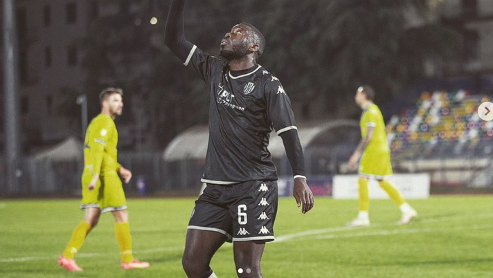 Cesena, il gender reveal di Bumbu allo stadio: festa con compagni e tifosi - immagine 1