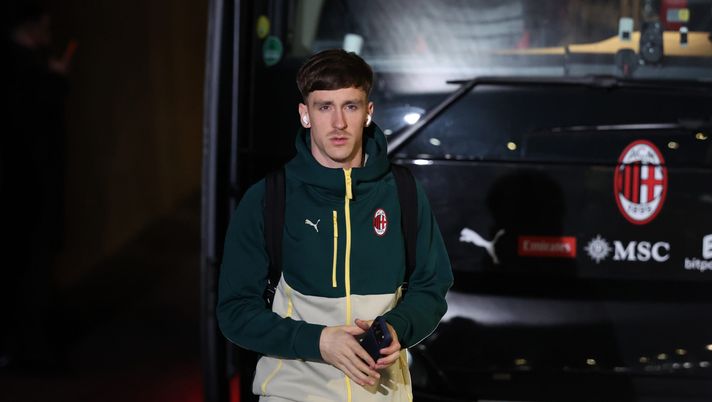 ROME, ITALY - DECEMBER 04: Alexis Saelemaekers of AC Milan arrives before the Coppa Italia match between SS Lazio and AC Milan at Olimpico Stadium on December 04, 2025 in Rome, Italy. (Photo by Claudio Villa/AC Milan via Getty Images) Saelemaekers prima di Torino-Milan: “La Lazio fa parte del passato, siamo concentrati qua” - immagine 1