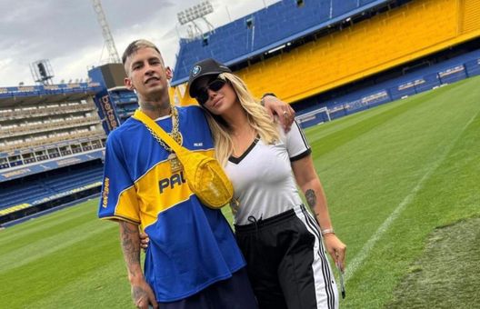 Wanda Nara “tradisce” il figlio Valentino: in posa con L-Gante nello stadio del Boca  Wanda Nara “tradisce” il figlio Valentino: in posa con L-Gante nello stadio del Boca - immagine 1