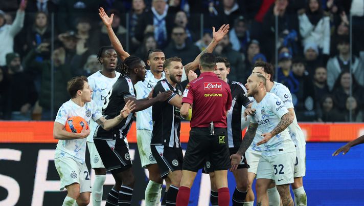 Moviola Udinese-Inter, CdS: “Doppia follia Di Bello: si complica la vita da solo” - immagine 1