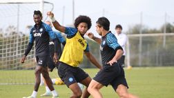 GALLERY Il Napoli si allena a Castel Volturno, concentrazione e grinta: le foto