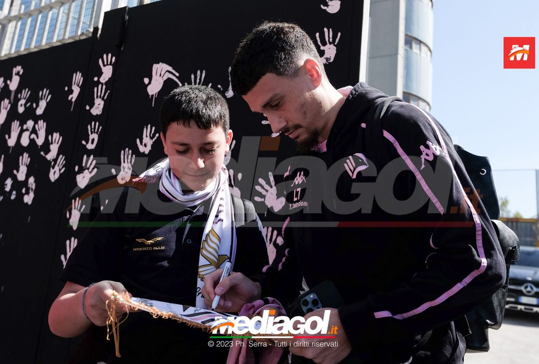 FOTO Cittadella-Palermo, la squadra in partenza dal “Renzo Barbera” (GALLERY) - immagine 17