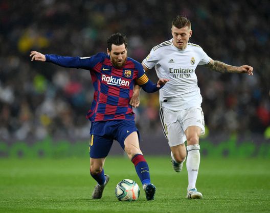Lionel Messi, ex stella del Barcellona (Photo by David Ramos/Getty Images) È sempre Clásico, il Real non fa scrivere Messi sulla maglie dello store