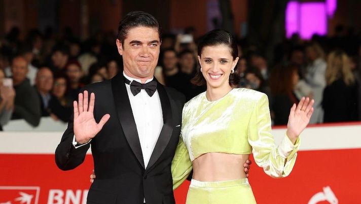 Riccardo Scamarcio, è bufera per la frase sessista: ecco come ha commentato Benedetta Porcaroli Riccardo Scamarcio, è bufera per la frase sessista: ecco come ha commentato Benedetta Porcaroli - immagine 1