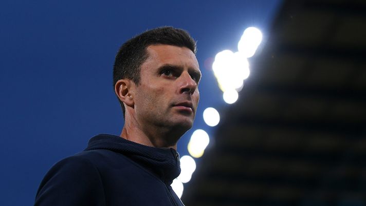 BOLOGNA, ITALY - APRIL 30: Thiago Motta, Head Coach of Bologna FC, looks on prior to the Serie A match between Bologna FC and Juventus at Stadio Renato Dall'Ara on April 30, 2023 in Bologna, Italy. (Photo by Alessandro Sabattini/Getty Images) Bologna, la sfortuna è tanta, ma si può decisamente migliorare- immagine 1