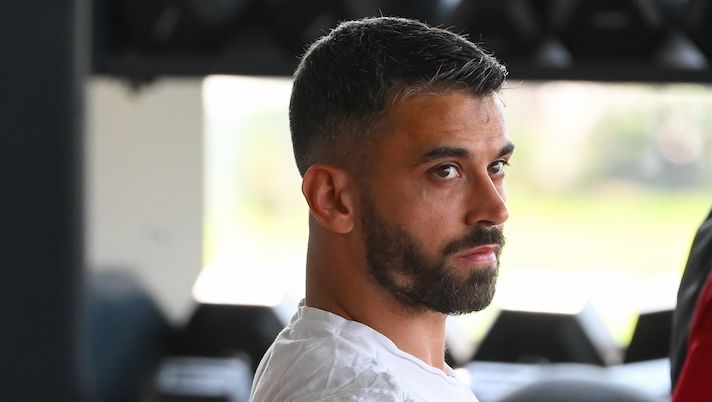 MONZA, ITALY - APRIL 13: AS Roma player Leonardo Spinazzola during a training session at Centro Sportivo Luigi Berlusconi on April 13, 2024 in Monza, Italy. (Photo by Fabio Rossi/AS Roma via Getty Images) UFFICIALE – Napoli, nuovo rinforzo in fascia per Conte: annunciato l’arrivo di Spinazzola - immagine 1