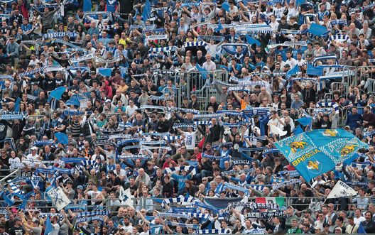 BRESCIA, ITALIA - 11 MAGGIO: I tifosi del Brescia Calcio mostrano il loro sostegno durante la partita di Serie B tra Brescia Calcio e Benevento Calcio allo Stadio Mario Rigamonti l'11 maggio 2019 a Brescia, Italia. (Foto di Emilio Andreoli/Getty Images for Lega B) Trento-Brescia, dove vedere la partita in diretta tv ed in streaming LIVE- immagine 2