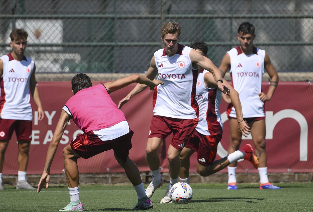 Roma, quinto giorno di ritiro a Trigoria – FOTO GALLERY - immagine 14